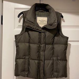 Abercrombie & Fitch puffer vest